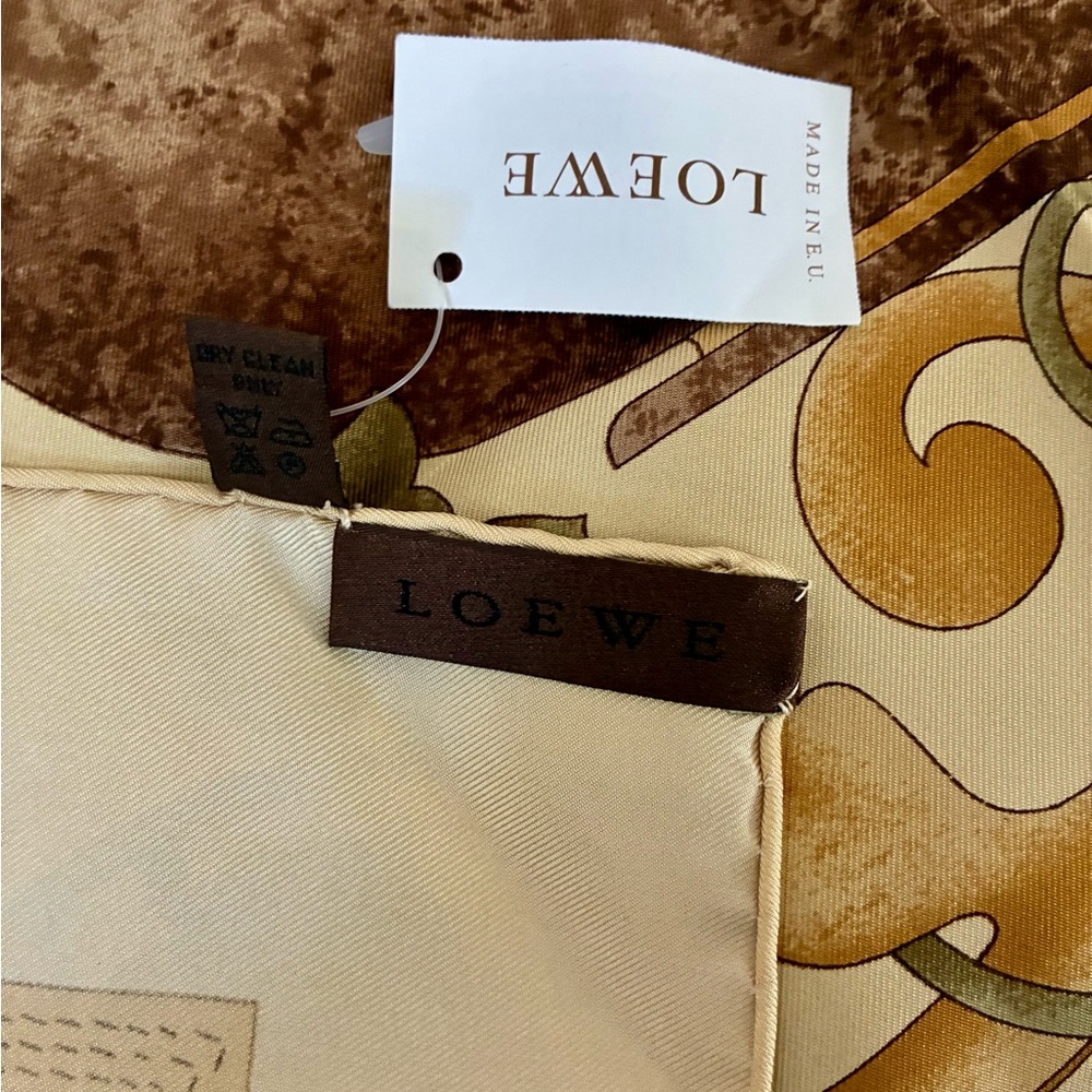 NWT RARE LOEWE SILK SCARF WITH FLORAL MOTIF - Picture 5 of 6